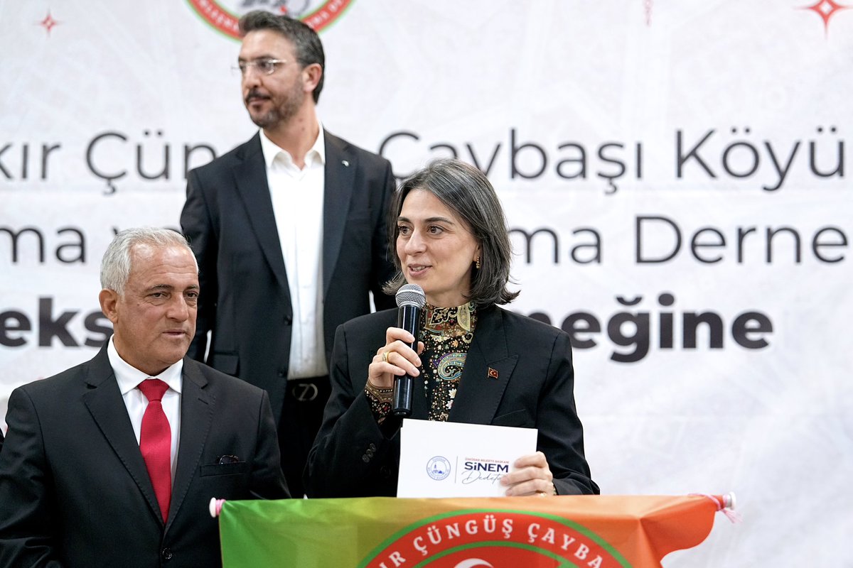 Diyarbakır Çüngüş Çaybaşı Köyü Yardımlaşma ve Dayanışma Derneği’nin düzenlediği iftar programında; Belediye Başkanımız Sinem Dedetaş’ın ev sahipliğinde, belediye başkan yardımcılarımız, meclis üyelerimiz, kadın ve gençlik kolları başkanlarımızla birlikte kıymetli