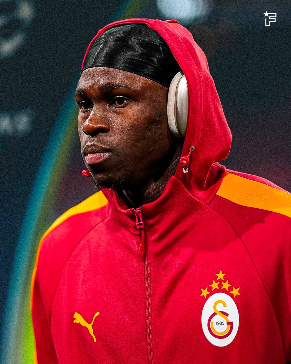 Le match que Wilfried Singo est en train de livrer face à Liverpool est tout simplement magnifique ! 🤩🇨🇮

L’Ivoirien réussit tout face aux Reds et a même joué au MILIEU DE TERRAIN lors des 30 dernières minutes du match.

De quoi peut-être donner des idées à Émerse Faé. 👀