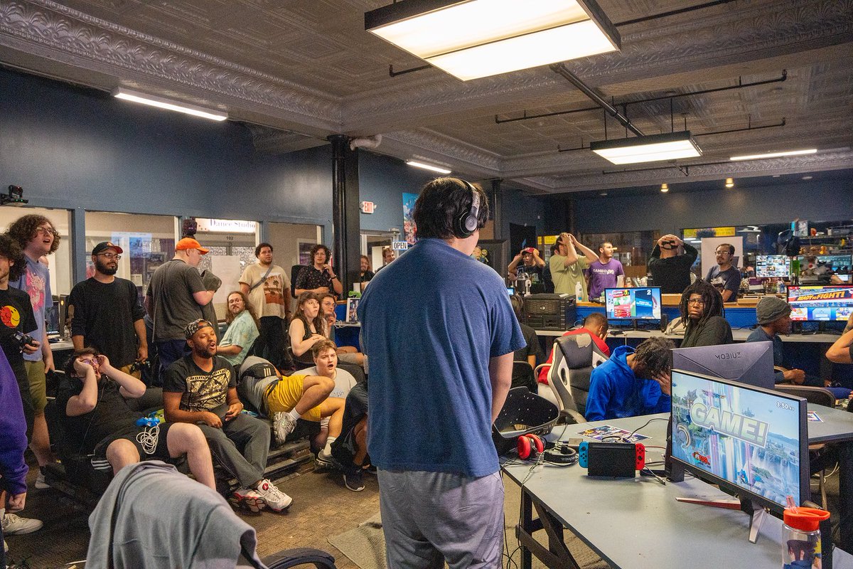 GameQ Lounge tweet media