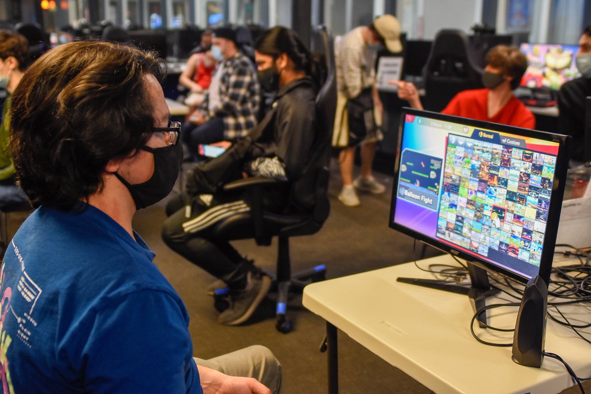 GameQ Lounge tweet media