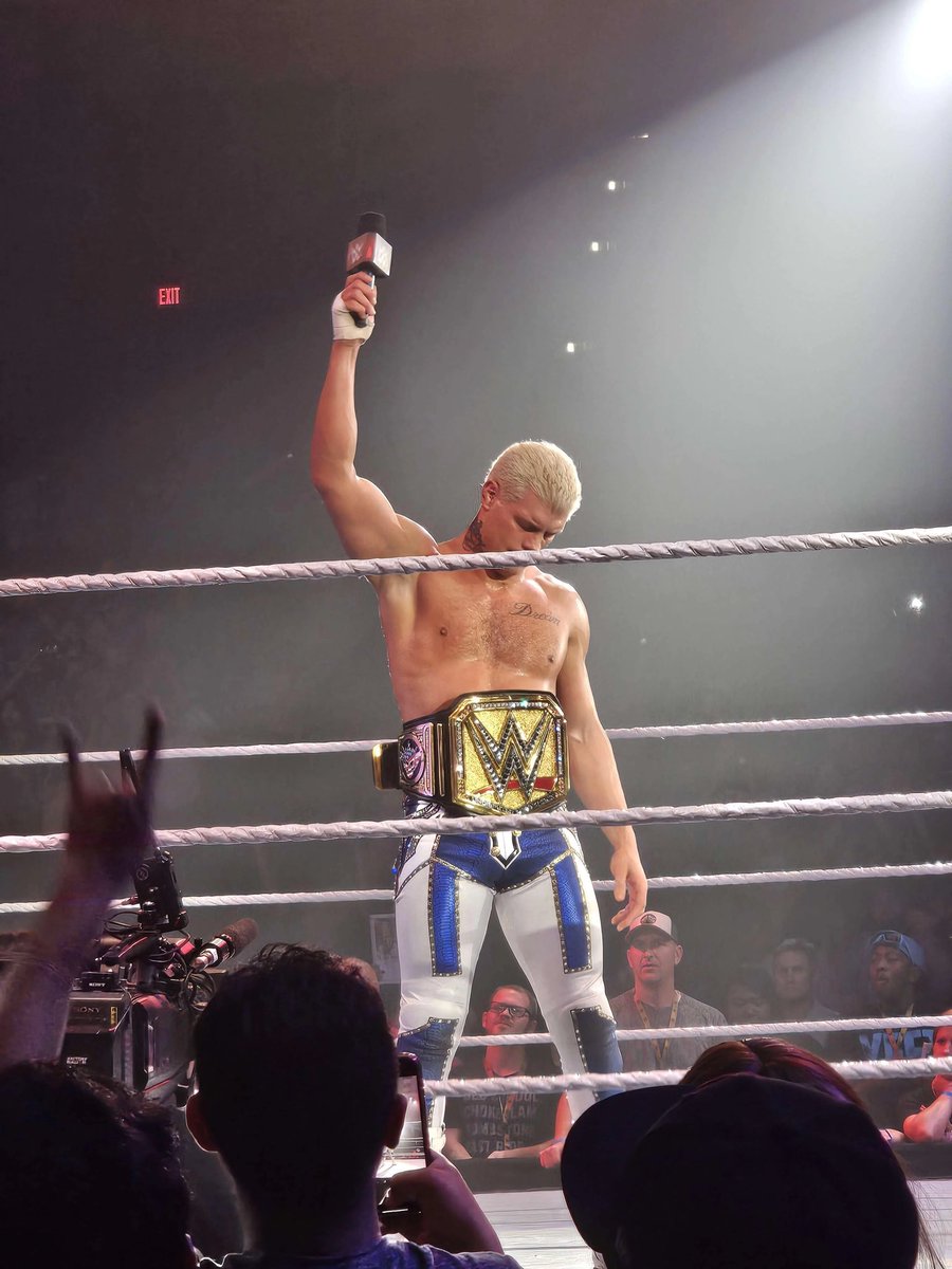 Johngabjg's tweet photo. What a moment this was for WWE,🤭 https://t.co/9KwsHOPIpS