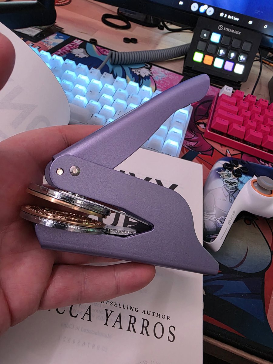 itsNarcolepsy's tweet image. The gift I got my wife for #valentinesday finally got here ! Now she can happily mark her books! Thank you #TheWhisperingPages