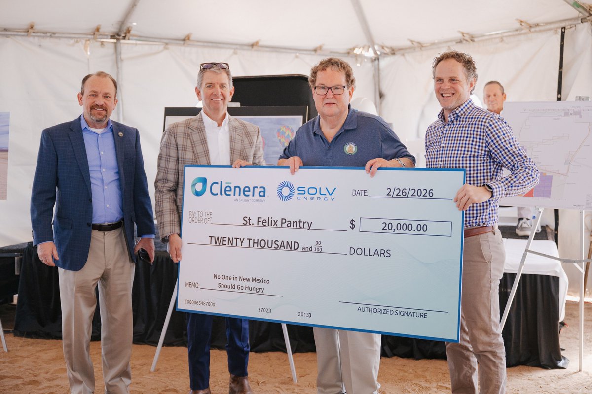 CleneraSolar's tweet photo. Last week we celebrated the ribbon cutting at Quail Ranch, a project delivering 128 MWdc of solar + 400 MWh of storage and powering more than 37,000 homes a year.
We also partnered with @SOLVenergyteam to pack snacks and donate $20,000 to @StFelixPantry.

#BuildBetter #GiveMore https://t.co/MRnwFzRulw