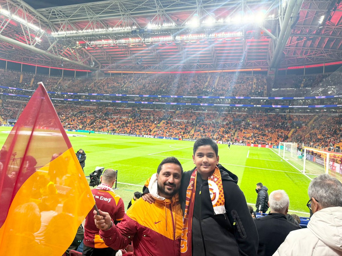 SparkDEX_Al_FND's tweet photo. Tarihi bir mücadeleye tanık olmanın gururunu yaşıyoruz. Muhteşem bir golle galibiyeti alan anlı şanlı Galatasarayımıza teşekkür ederim.

Yolun sonu Çeyrek Final olsun.💛❤️

#GSvLİV https://t.co/tcP3iLxGcx