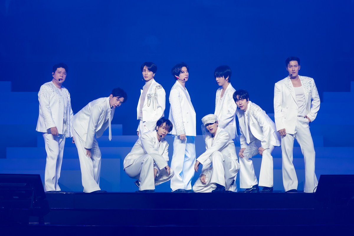 astarseoul's tweet photo. #SUPERJUNIOR ตำนานที่ยังคงสร้างตำนานอันยิ่งใหญ่ต่อไป โชว์สุดยอดการแสดงฉลองครบรอบ 20 ปี #SUPERSHOW10 บัตรหมดทั้ง 2 รอบ รวมผู้ชมกว่า 22,000 คน ครองบัลลังก์ศิลปินเกาหลีวงแรกที่สามารถจัดคอนเสิร์ตในไทยได้ติดต่อกันเป็นครั้งที่ 10! 
#SUPERSHOW10inBKK #SS10inBKK  
https://t.co/ALUCTWMaWn https://t.co/ay46JQMEio