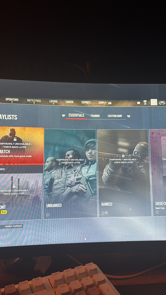 IAMSCONE's tweet photo. Anyone else have this? @Ubisoft @Rainbow6_UK help pls https://t.co/sRAixYN0vQ