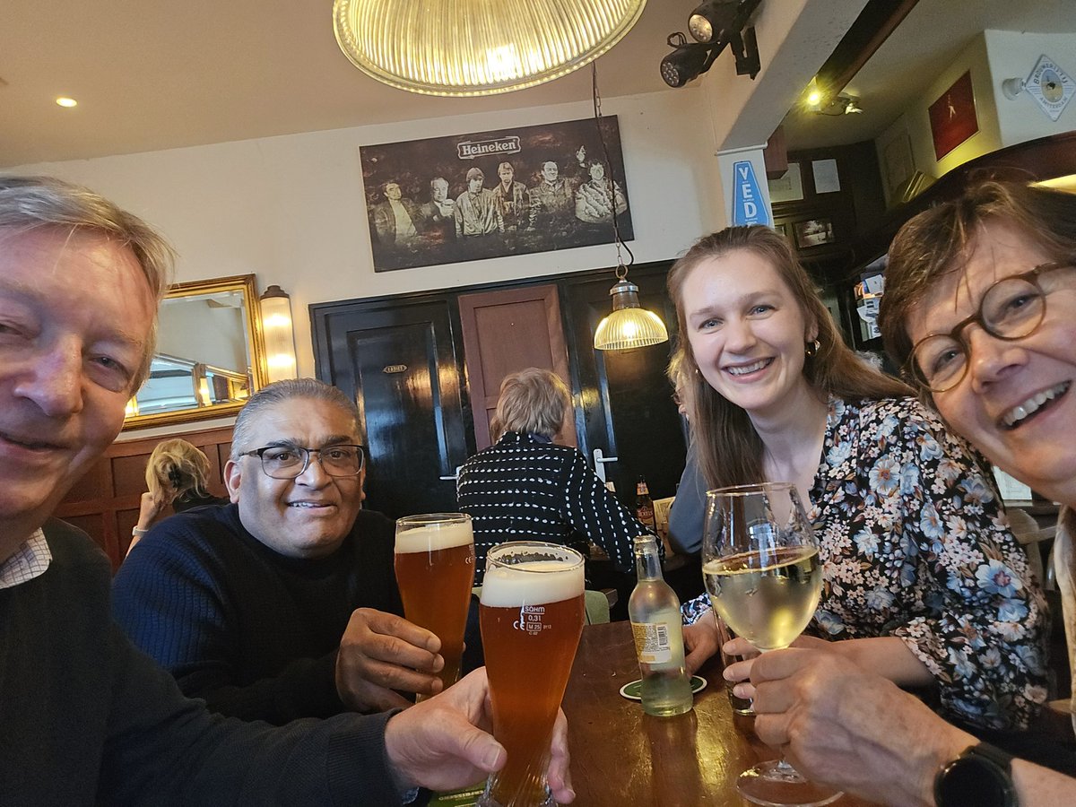 Martin1960's tweet photo. Borrel met enkele oud-collega's in #Barrera, aan de mooiste gracht van #Leiden het #Rapenburg ๐ https://t.co/vFIaSBjIph