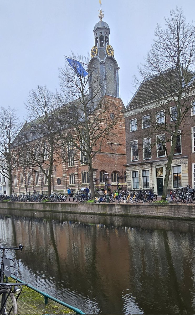 Martin1960's tweet photo. Borrel met enkele oud-collega's in #Barrera, aan de mooiste gracht van #Leiden het #Rapenburg ๐ https://t.co/vFIaSBjIph