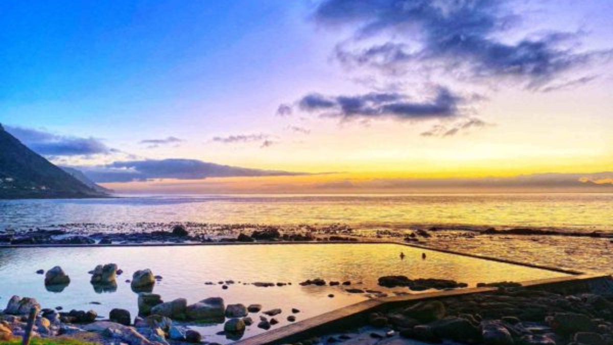 CapeTownEtc's tweet photo. Temperatures are as hot as they get this week. Make the most of the heatwave and go for a sunrise or sunset dip, before temps start cooling. #heatwave #capetowntidalpools #besttidalpool #tidalpool #capetown https://t.co/ZrOfeBFwPh https://t.co/FUP1ZbEDDf