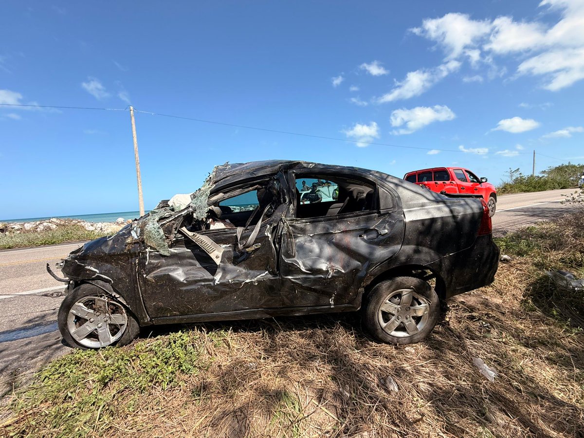 LaydaSansores's tweet photo. Insistiremos las veces que sea necesario para generar conciencia y conducir con precaución, responsabilidad y respetar los límites de velocidad. Evitemos tragedias como la ocurrida ayer en la carretera Champotón–Carmen. En casa nos espera una familia a la cual abrazar. https://t.co/FqwSG8jA1X