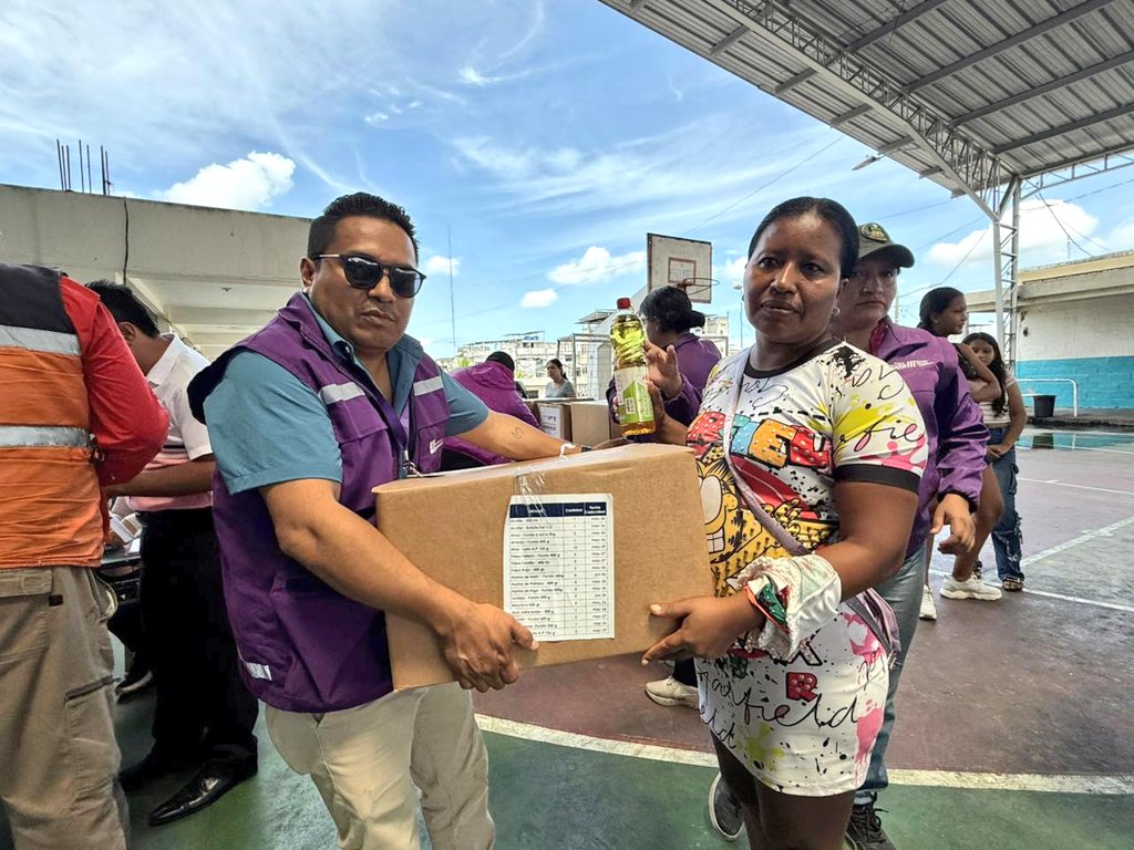 Riesgos_Ec's tweet image. 📍 #ElOro | #SantaRosa

Ante las afectaciones provocadas por la época lluviosa en el cantón #SantaRosa, el Gobierno Nacional, liderado por el presidente Daniel Noboa Azín, está junto a la gente en territorio.

A través de la Secretaría Nacional de Gestión de Riesgos, se realizó