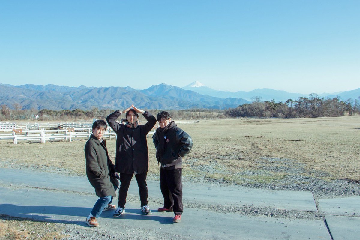 pepe_kim's tweet photo. 山梨への演奏旅行。無事終わりました😊
3/7は音楽ホールセレナーデ、3/8は萌木の村にて行われたシェフズバル in 八ヶ岳 2026での演奏でした！

両日ともたくさんのお客様にお越し頂き、弾いていてとっても楽しかったです😊
またすぐ行きたい！
#ギターカルテットリベルタ #シェフズバルin八ヶ岳 https://t.co/g6hVTW5vo0