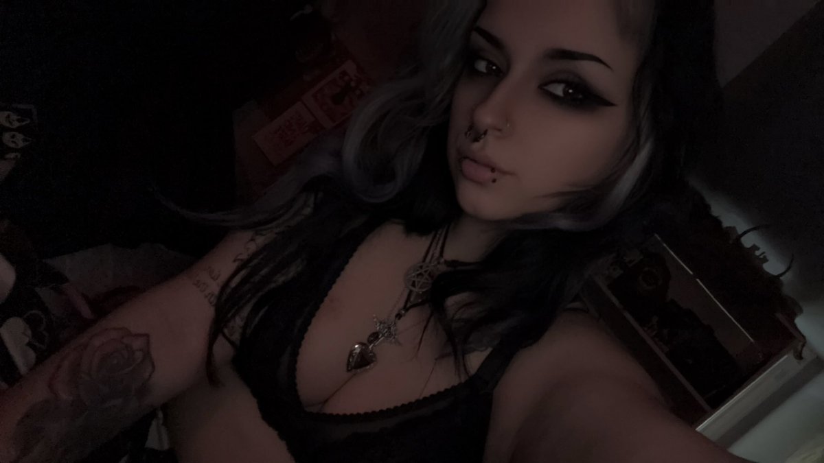 meowpusxy's tweet photo. Nsfw twt lets see if this goes as planned
⛤
Blake • She/They • 28
⛤
Mostly dom but also switch
⛤
Kinks will be below
⛤
Horror freak &amp; collector
⊱༺༒︎༻⊰
Like &amp; rt for moots ! Looking for lots of em https://t.co/KaqfXvshwr