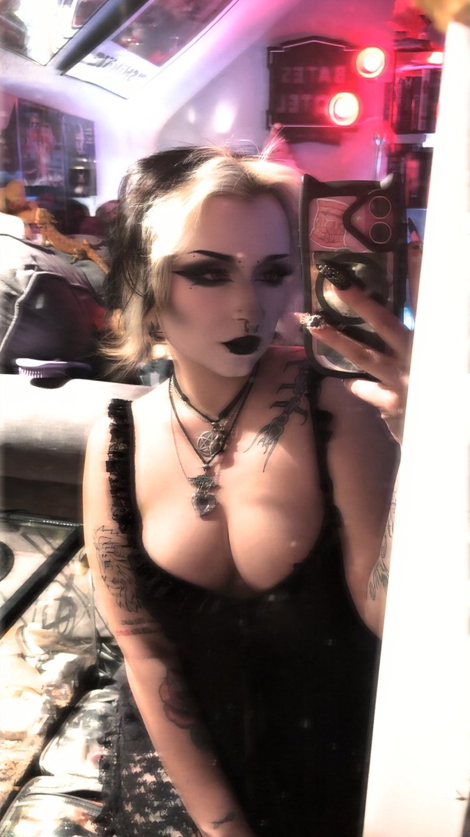 meowpusxy's tweet photo. Nsfw twt lets see if this goes as planned
⛤
Blake • She/They • 28
⛤
Mostly dom but also switch
⛤
Kinks will be below
⛤
Horror freak &amp; collector
⊱༺༒︎༻⊰
Like &amp; rt for moots ! Looking for lots of em https://t.co/KaqfXvshwr