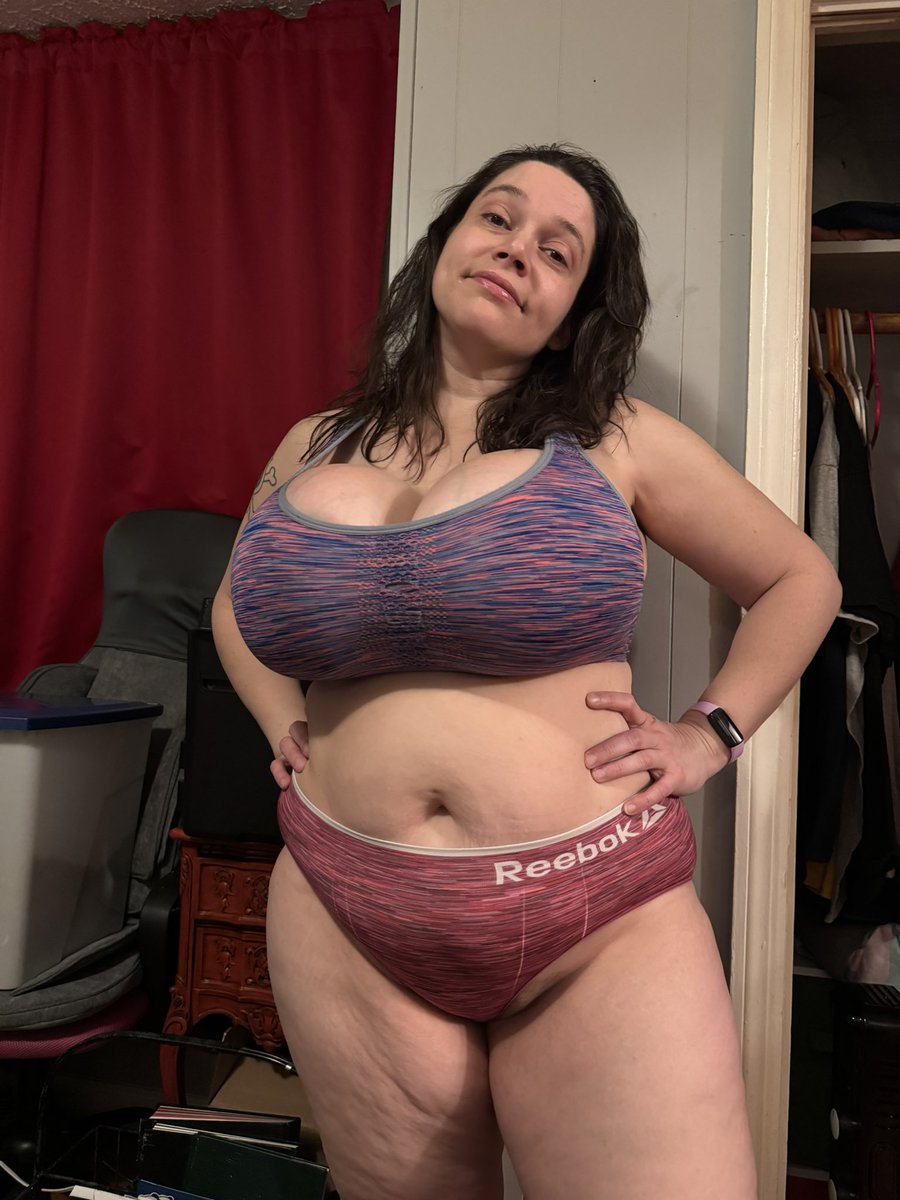 TheMamaBrooklyn's tweet photo. Tops that don’t really fit anymore https://t.co/0ZLySWd6N2