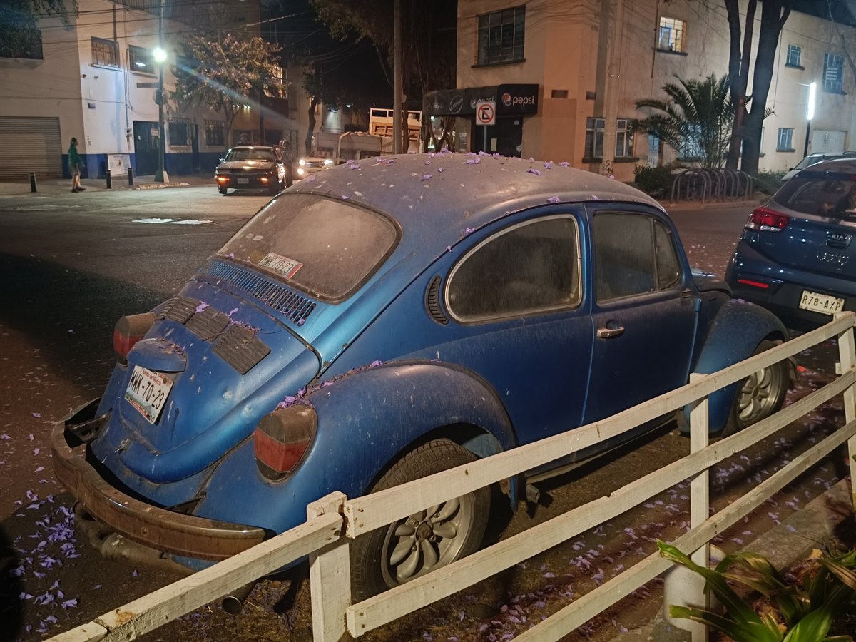 frrodriguezm's tweet photo. @UCS_GCDMX @LaSEMOVI #TransitoGDCDMX Automóvil VW Sedan Azul con placas MWK7023 del EdoMex, abandonado desde hace más de 3 meses en la calle Refugio entre María y Elvira, Col. Nativitas, Alcaldía Benito Juárez, CDMX, solicitamos apoyo para su remoción @AlcaldiaBJ favor de remover https://t.co/DFsJJ2gWag