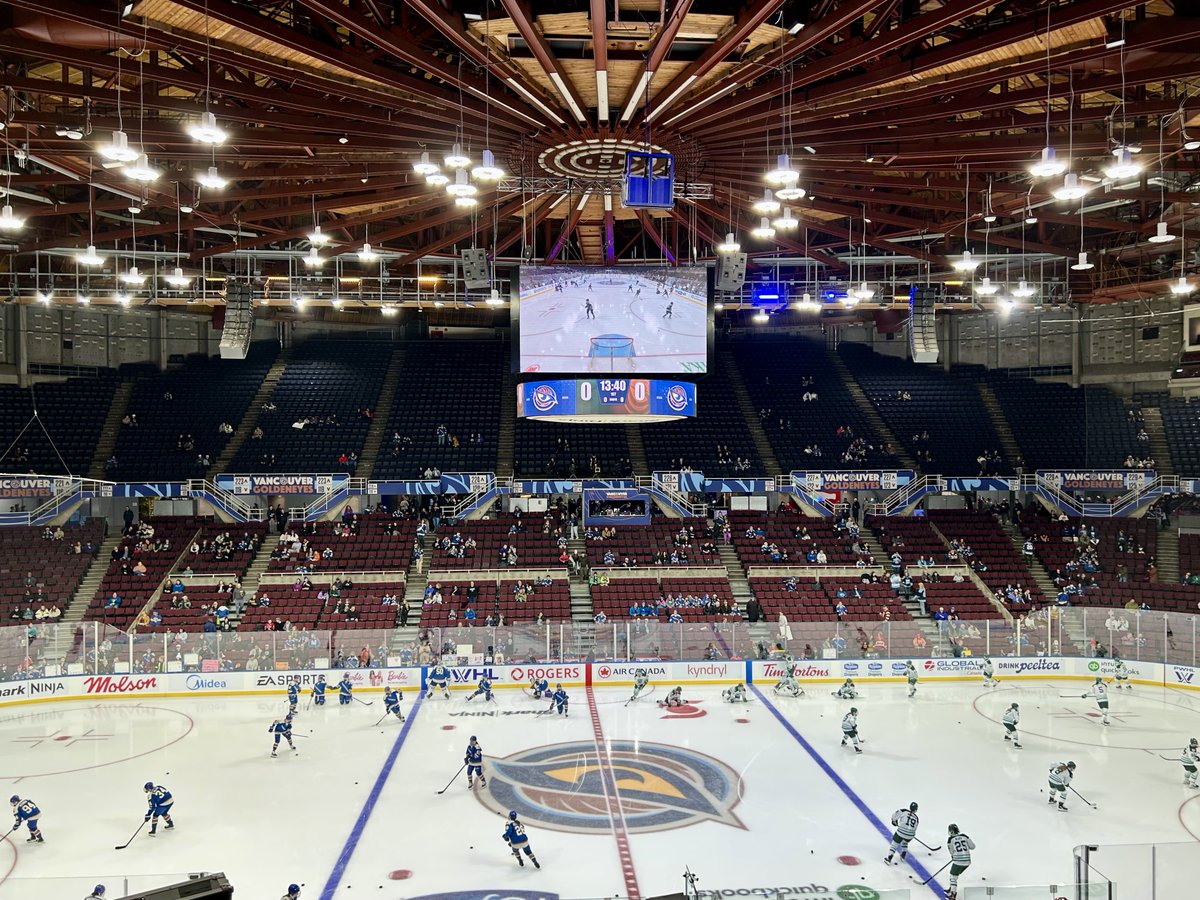 #Goldeneyes starting Kristen Campbell tonight vs Aerin Frankel &amp; the Boston Fleet

Emerance Maschmeyer (G) &amp; Katie Chan (F) out D-to-D with upper body injuries, Brianna Brooks (F) also scratched

Vancouver hosts their inaugural First Nations Celebration tonight

<a href="/TheHockeyNewsW/">The Hockey News - Women’s</a>