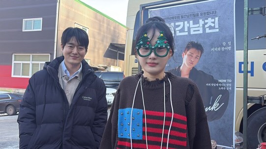 bfriendondemand's tweet photo. [📸] pallow_zh instagram

“<Boyfriend on Demand> is now on Netflix.”

#월간남친 #박지호 #서인국 #한가을 #류아벨 #조정원 #이진 #곽찬우 #BoyfriendOnDemand #ParkJiho #SeoInguk #HanGaeul #RyuAbel #ChoJeongwon #LeeJin #KwakChanwoo https://t.co/VXwnFKmjbt