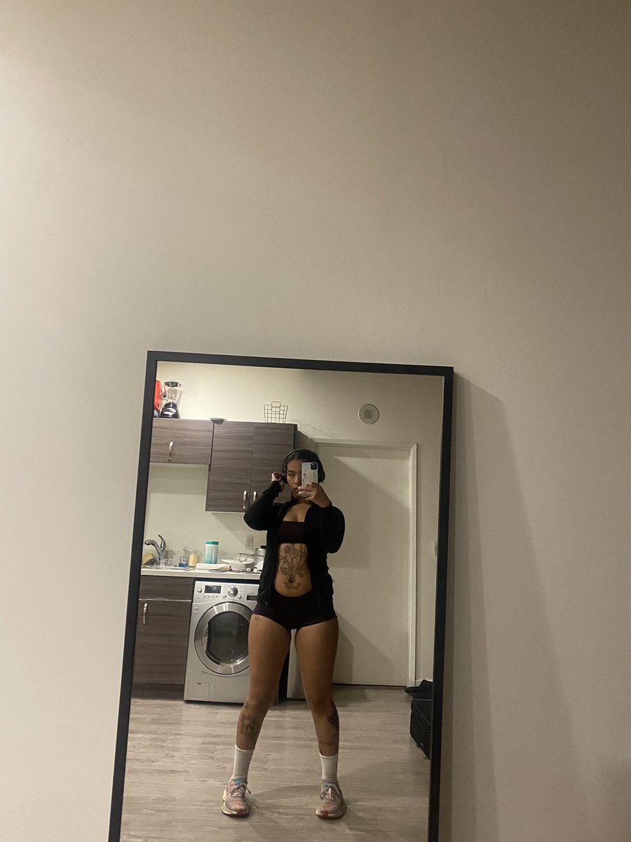 notpiiiinkslip's tweet photo. Me after running 5 miles :p https://t.co/SbYEdRvWQx