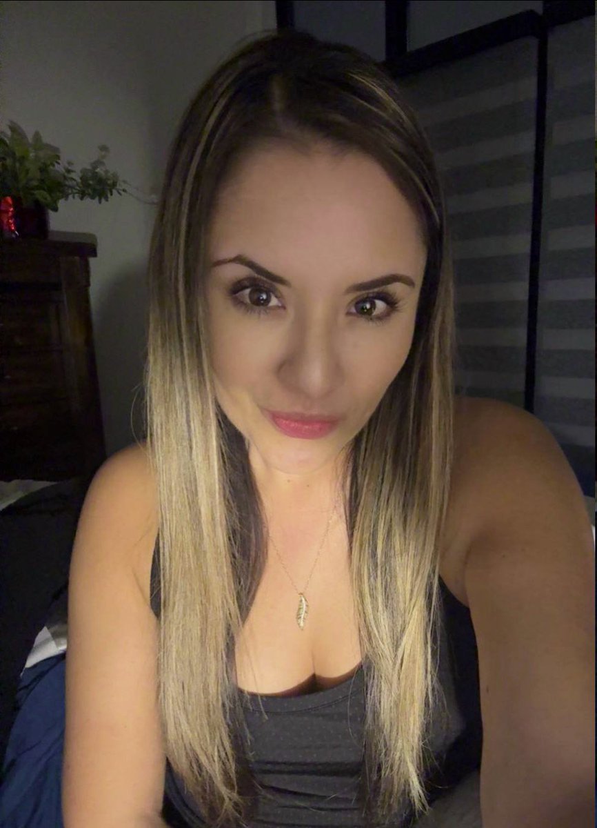 anabelmtz86's tweet photo. Night nite fam 🌙 Sweet dreams!

Can I have a gn back? https://t.co/zTVd2tb7f2
