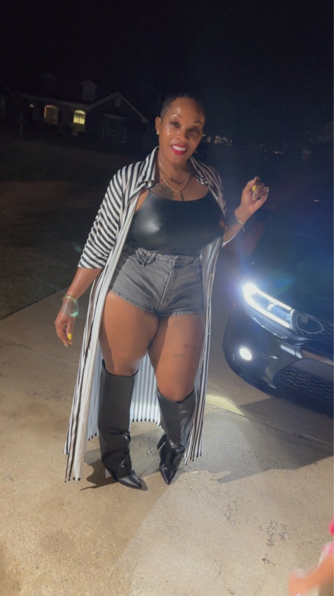 Ms Foxy tweet media