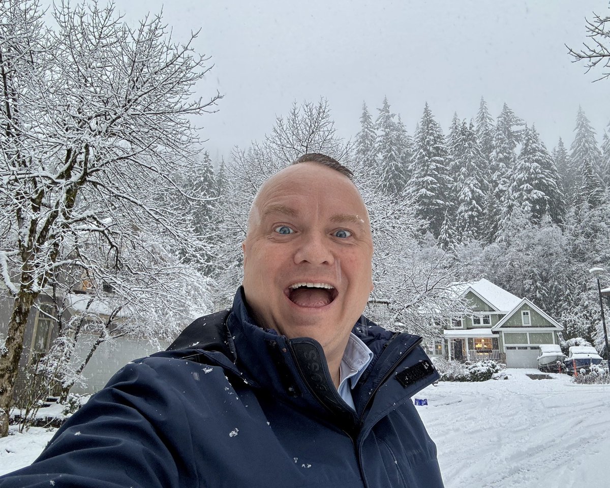 RyanVoutilainen's tweet photo. The difference 300m / 1000ft and a 5 minute drive make in the City of Coquitlam, a suburb of Vancouver BC — one of the things that makes this area unique is our microclimates!
#ShareYourWeather #BCStorm #BCStormWatch #BCSnow #TalesOfAWeatherNerd #BCwx #YVRwx #Microclimates https://t.co/UDAWWW0sNV