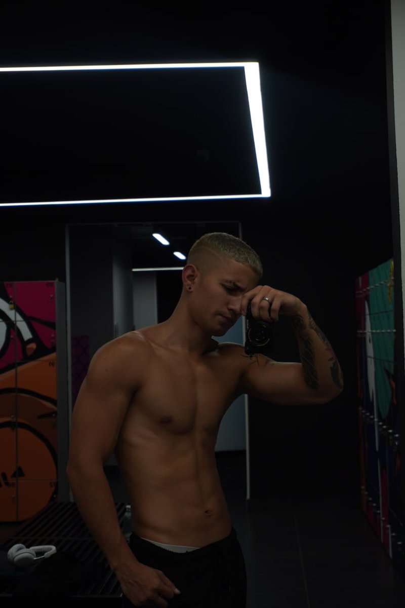 melvin__dcl's tweet photo. Ya me sigues ? 😏 https://t.co/YKrqnvMz5E