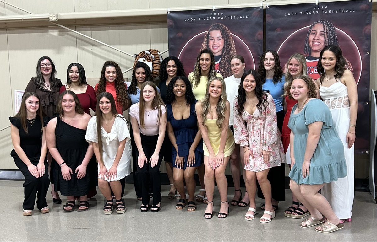 pdcprepsports's tweet photo. Here at FGBC in Princeton for the 2025-2026 @pchsladytigers 🐅🏀 Awards Banquet. Here are some pictures from the evening in recognizing the 2025-2026 Lady Tigers:

#pdcprepsports @PCHSTigers @Coachtconnor33 @ailiedtaylor @dame_nya @Raven_Jones30 https://t.co/94lbRBxbW1
