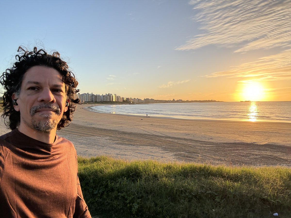 AlbertJllo's tweet photo. Good morning #Montevideo #morningRun #sunrise https://t.co/2cg1jxDprs