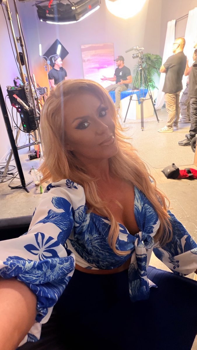 Taylor Vixxen-LA 3/13-17,Chi4/8-13,NYC4/20-23 tweet media