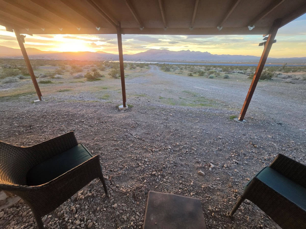 TinyHouseTalk's tweet image. 10 Acres + Hilltop Privacy + Off-Grid Cabin! 🌵🏔️   Located just 50 mins from Las Vegas with massive 360° views. See the full off-grid setup and price here: tinyhousetalk.com/10-acres-hillt…  #offgrid #tinyhouse #nevada #realestate