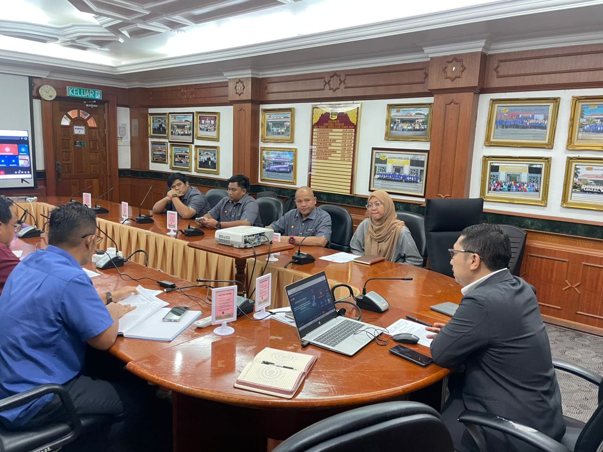 JKRMarang's tweet photo. JKR Marang tlh mengadakan mesyuarat pra-pembinaan bagi projek Menaiktaraf Jambatan di Kg.Tok Fakir, Jalan T119,Seksyen 6.70,Daerah Marang,Tr.Kontraktor yg akan melaksanakan projek ini ialah R&amp;R Unggul Sdn Bhd.Semoga kemajuan kerja serta segala urusan projek ini berjalan lancar. https://t.co/LCHTJmOHAa