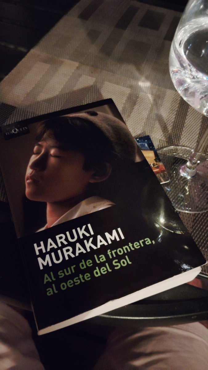eduardolealt's tweet photo. 3ro del año, Que lindura de libro, muy reflexivo y me gustó que a pesar de estar cometiendo errores él se daba cuenta y sufría por ello, nada es tan blanco o negro como uno lo ve desde afuera, los sentimientos son todo un mundo. https://t.co/t5o5vlufAr