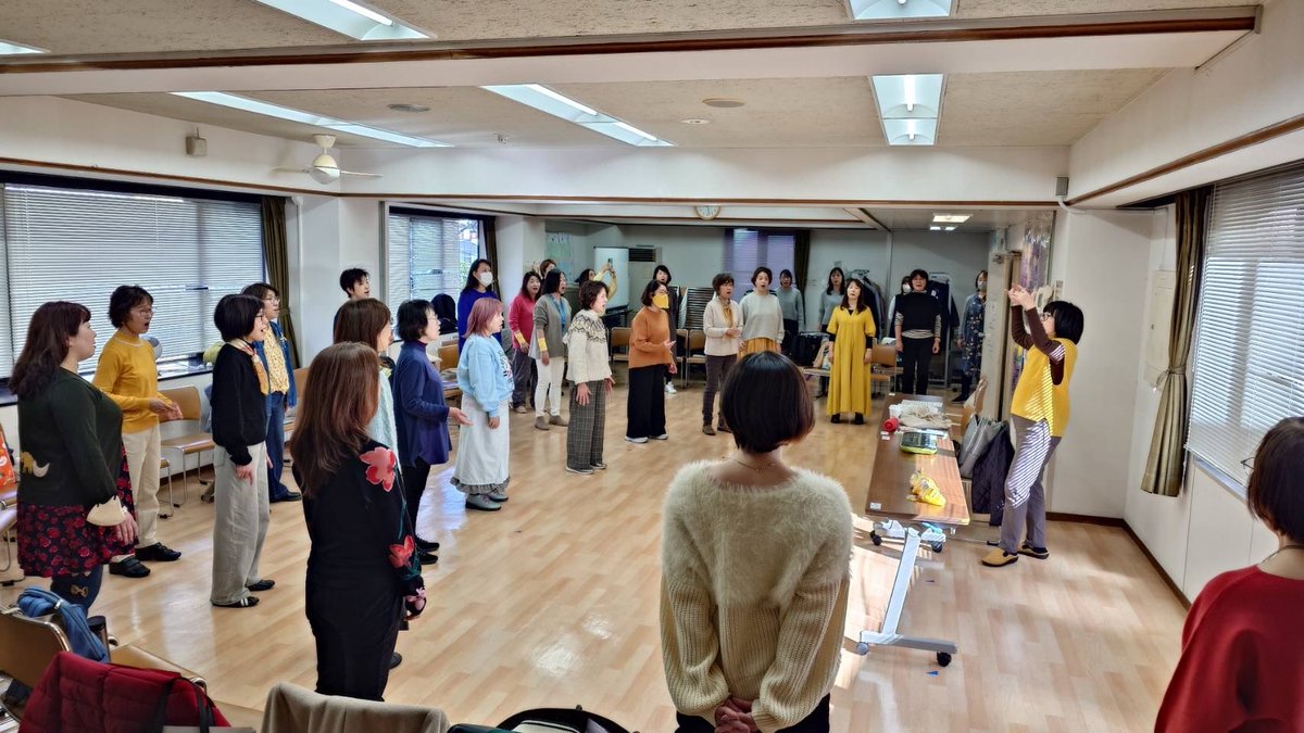 BBScircle's tweet photo. 3/8 (日)は国際女性デーということで黄色を身につけて🟡
来週の女声合唱フェスティバルに向け、立ち位置と動きの確認を行いました。
女声合唱フェス、会場は渋谷さくらホール＆ハーモニクスは14:36(午後2時36分)から10分間の演奏です。
入場にはチケット(自由席)が必要ですので、連絡ください♪ https://t.co/HYBo0qsbkk