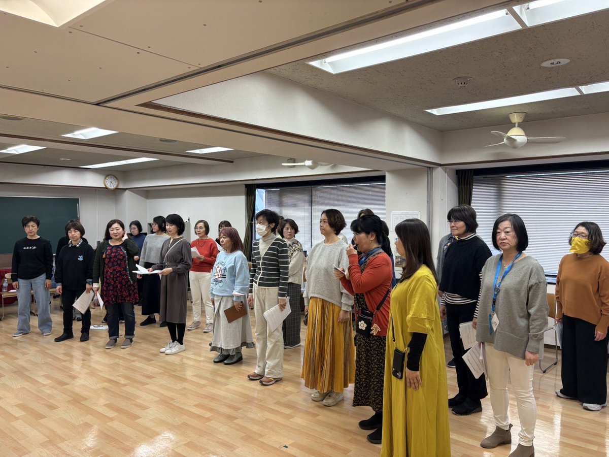 BBScircle's tweet photo. 3/8 (日)は国際女性デーということで黄色を身につけて🟡
来週の女声合唱フェスティバルに向け、立ち位置と動きの確認を行いました。
女声合唱フェス、会場は渋谷さくらホール＆ハーモニクスは14:36(午後2時36分)から10分間の演奏です。
入場にはチケット(自由席)が必要ですので、連絡ください♪ https://t.co/HYBo0qsbkk