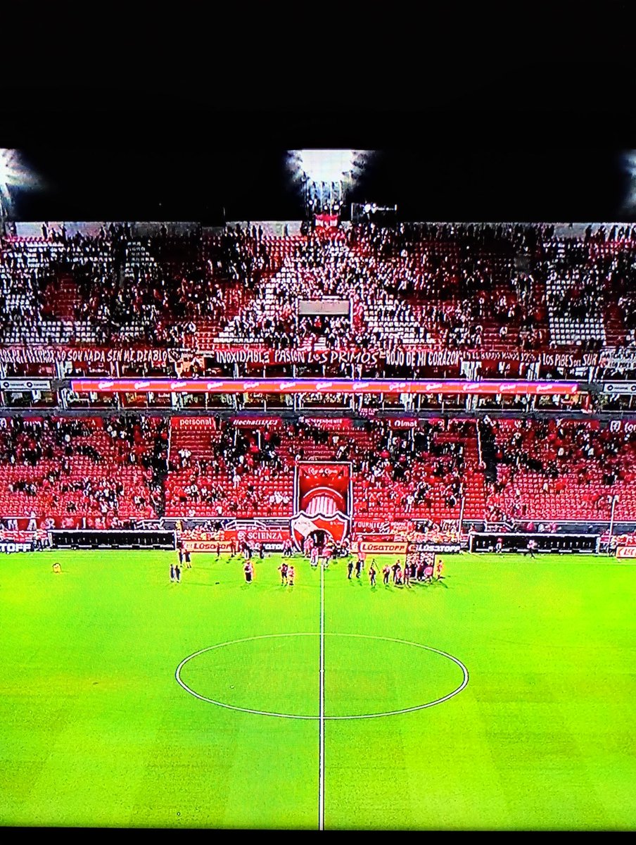 Independiente tiene cinta led, queda lindo, pero mandé Gimnasia es más linda y más grande...💙