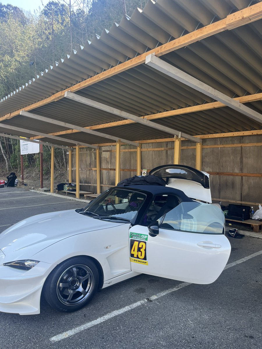 なるい tweet media