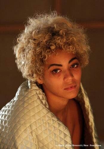 I’m ridin in the car wit the window down got me lookin like Beyoncé in the empty mansion