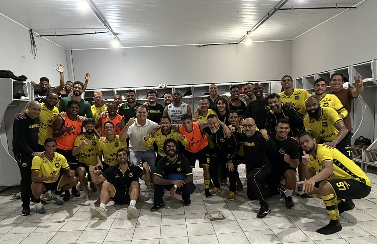 saobernardosaf's tweet photo. FAZ O PIX CBF!

A tradicional foto da vitória! 📸

Vamos, Tigre! 🐯

#SBFC #SãoBernardo https://t.co/4DHFt4rkrC