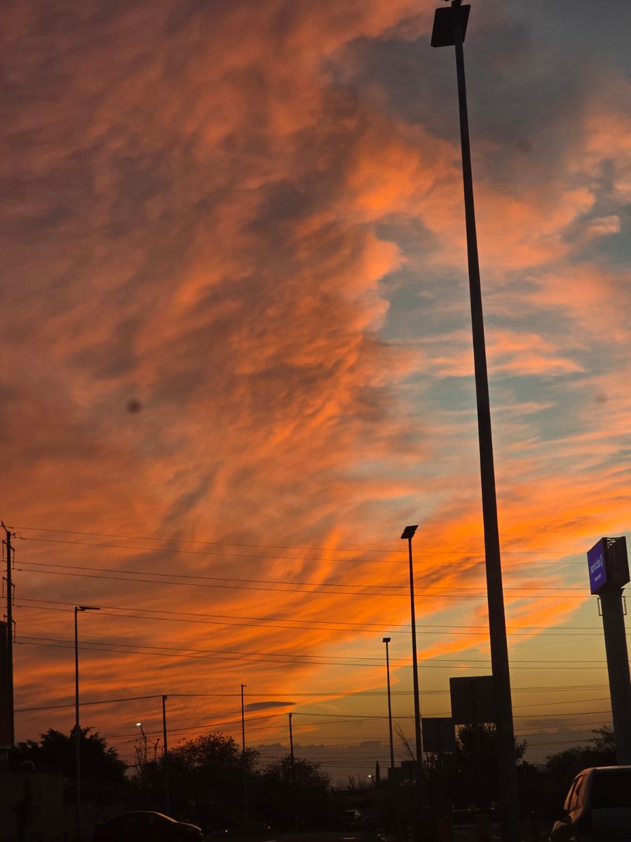 latapatiae's tweet image. Hoy tomé este pedacito de cielo 🌅 así mi tarde-noche 🤗 #Foto
Espero que hayan tenido un lindo día amigos X 💫 #coffeetalk
Que tengan una tranquila y bendecida noche 🙏🏻 🌜🌚✨
#BuenasNoches #BuenaVibra