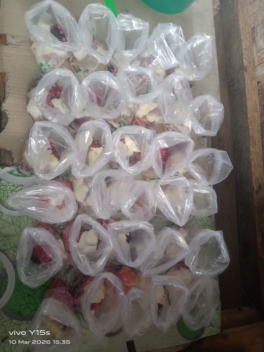 nasya_azaki's tweet photo. Assalamualaikum 

Menjelang 10 malam terakhir bulan ramadhan &amp; sampai malam takbiran nanti, Aku masih open penyaluran donasi untuk takjil berbuka puasa yaa

Jadi yg mau menitipkan sedekah untuk berdonasi bisa langsung DM aku, boleh kapan pun,tidak ada minimum order🙏 https://t.co/GMgNRhvyxP