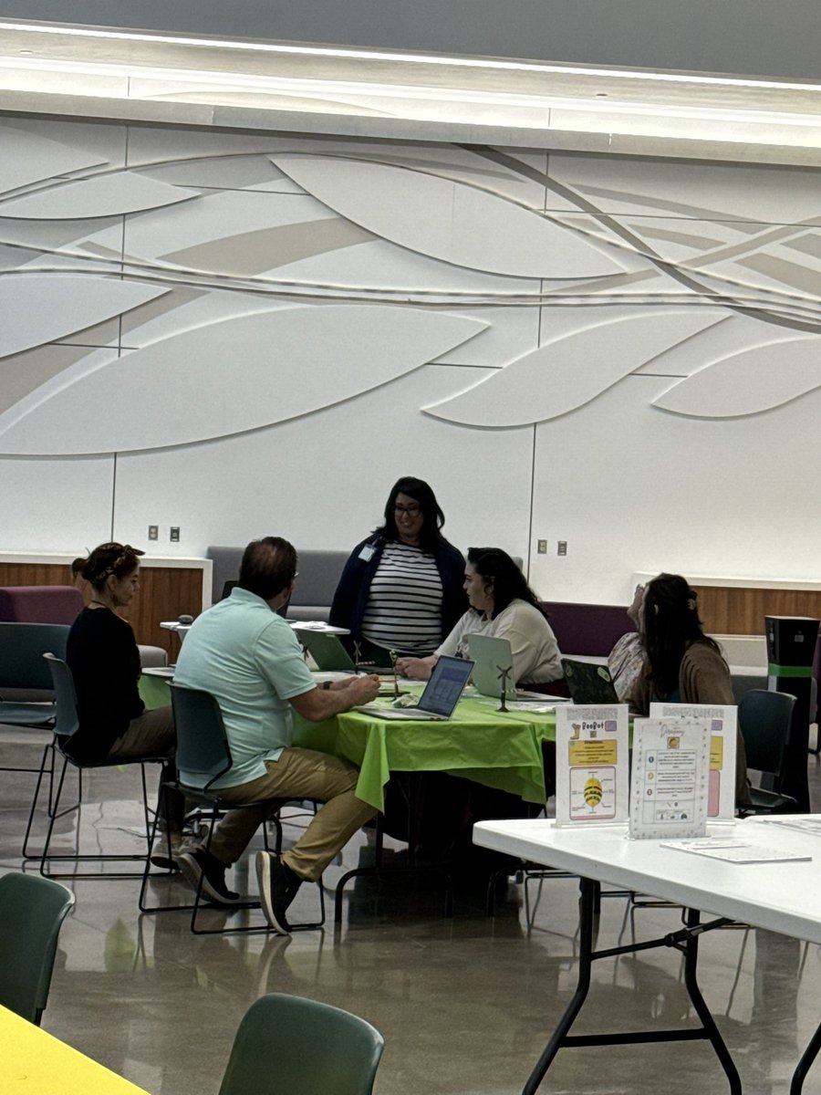 MTrejo_TECH's tweet photo. At #TeamSISD Instructional Tech Specialists &amp; Librarians came #ALLIN this morning! STEAM collaboration = innovative learning opportunities for our students. @MMoreno_TECH https://t.co/H1Su1xz43q