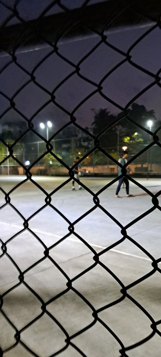 Rangashree's tweet photo. Though I was upset that many trees were cut for rebuilding Tiru Vi Ka Park, it’s heartening to see  basketball, football, badminton courts and a cricket pitch accessible to youngsters from all walks of life. #CMRL #ChennaiMetro #UrbanSpaces #PublicParks #Chennai @omjasvinMD https://t.co/alF8Qh2KuV