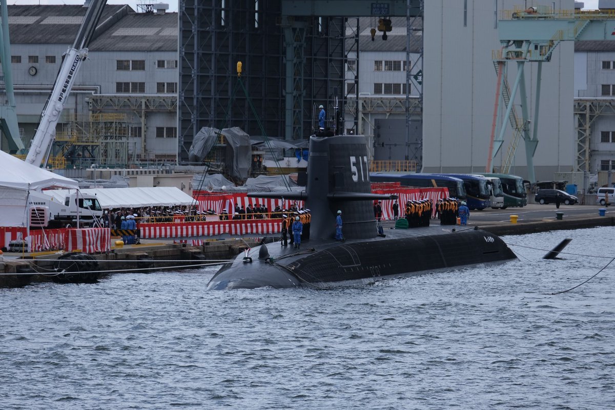 koichiyama's tweet photo. 潜水艦「ちょうげい」の引渡式が
三菱重工業神戸造船所であり、海から見学しました。
艦番号517は、すぐに消され、海の忍者活動が始まるのだそうです。
日本🇯🇵の海の護り、よろしくお願いします。

最後の写真は潜水直前。 https://t.co/U3ObhdaUGO