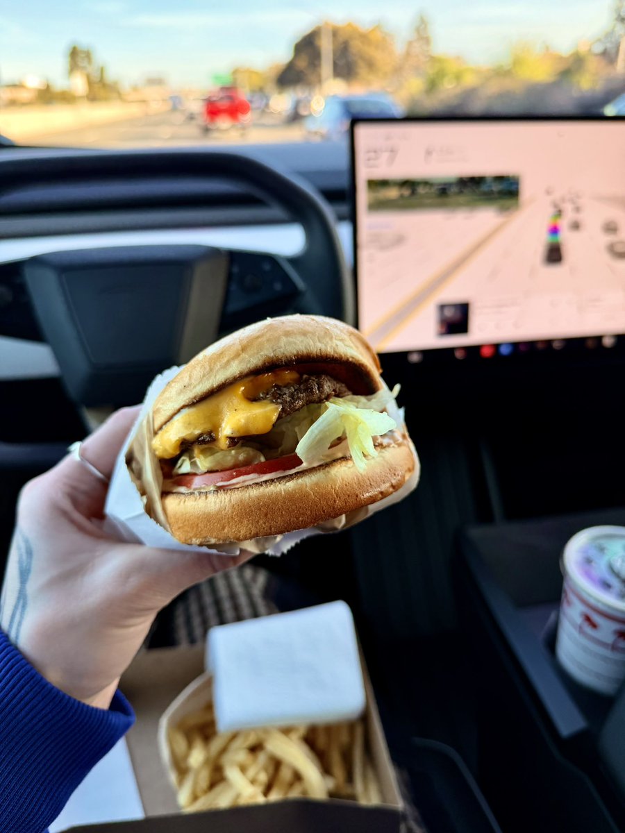 Viv 🪩 tweet media