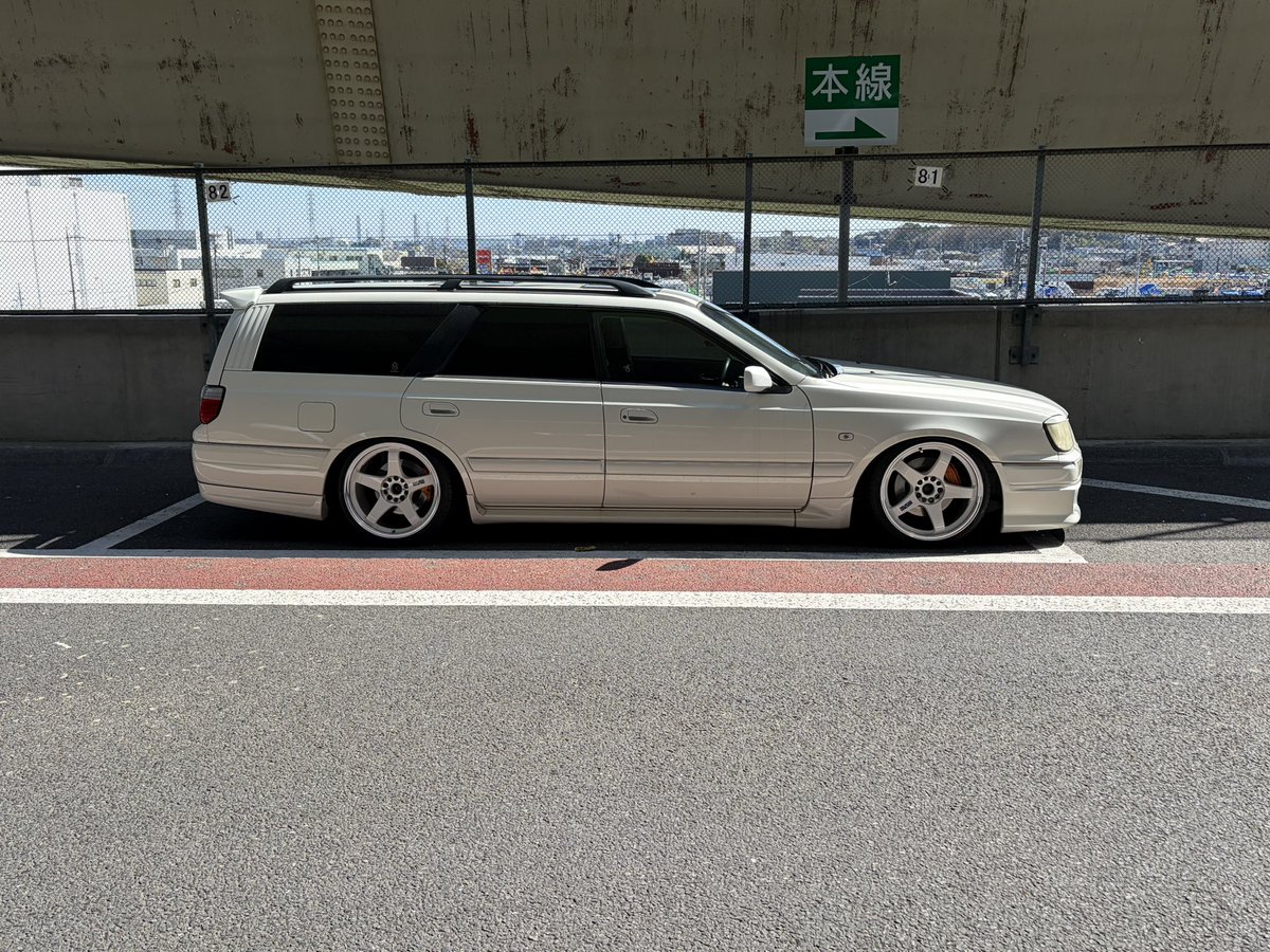 L180SX1's tweet photo. #ここ行け恋まっぷ
新倉PA雰囲気よし！屋根下！ローソンある！Uターン出来て出入りしやすい！
家から近いからちょっとのドライブにもってこい。
日曜はホイール入れて車高下げたステージアの試走で寄りました。 https://t.co/GEMtth5fob
