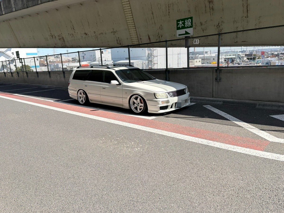 L180SX1's tweet photo. #ここ行け恋まっぷ
新倉PA雰囲気よし！屋根下！ローソンある！Uターン出来て出入りしやすい！
家から近いからちょっとのドライブにもってこい。
日曜はホイール入れて車高下げたステージアの試走で寄りました。 https://t.co/GEMtth5fob