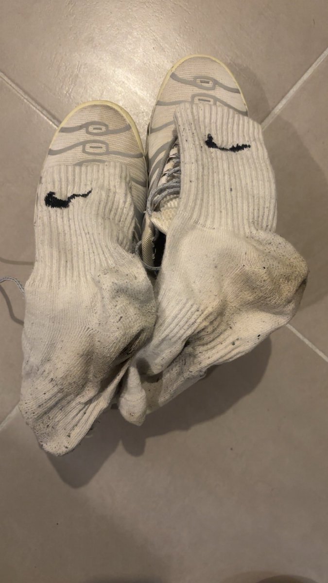 Viens te gazer 👀

Dm pour ceux qui veulent une paire