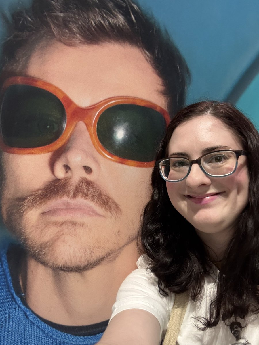 visionsofharry's tweet photo. I was incredibly grateful to have had the opportunity to visit the #KATTDO pop up store in Miami. Album of the Year to me! Congratulations Harry Styles on your release of Kiss All The Time. Disco Occasionally. 🌎💿🩷💙😚💋🪩 https://t.co/G4ZqInjxGc