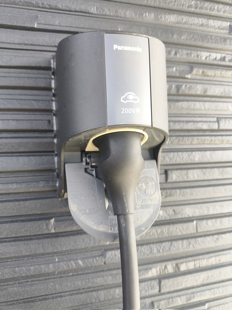 trial40's tweet photo. 経路での急速充電より目的地で導入安価な200Vコンセントでの充電の方が満足度高いのは、100均で済んだあの感覚（コスパ）と、寝てる間に手間無し（タイパ）の達成感なんだろうな…。 https://t.co/DAJpcT2EjH
